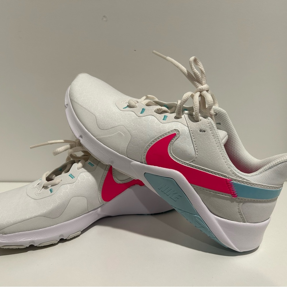 Nike Women's Legend Essential Training Shoes Sneakers White/Pink Size 9 NWOT